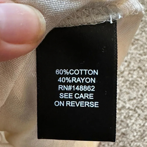 Torrid 3x Women's Tan Flower Sleeveless Blouse NWT - Picture 10 of 12